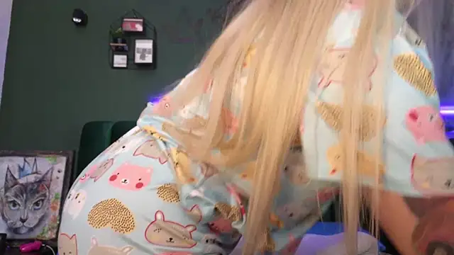 kimmie meow online show from January 18, 6:32 pm