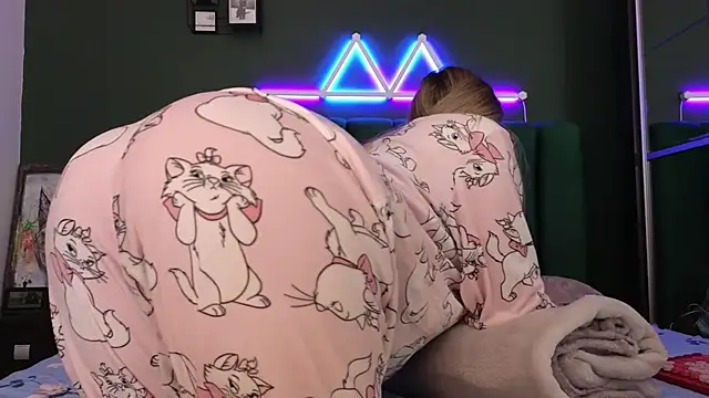 kimmie meow online show from January 30, 7:04 pm