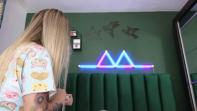 kimmie meow online show from February 3, 6:49 pm