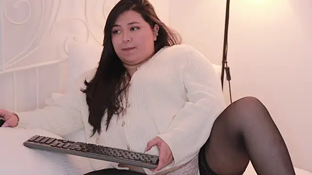 Snapshot of Adia_ chatting on February 14, 5:41 am Adia online show from February 14, 5:41 am
