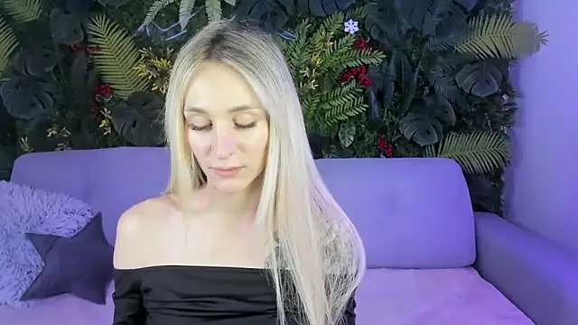 Horny Blond online show from October 19, 8:04 am