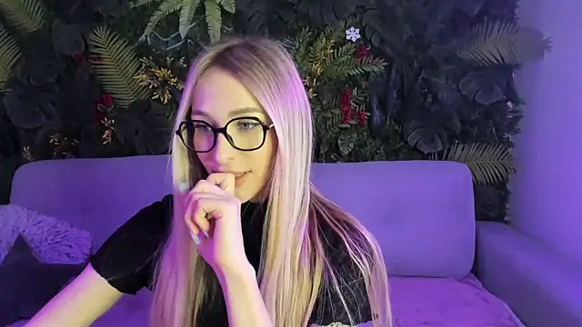 Horny Blond online show from January 18, 9:13 am