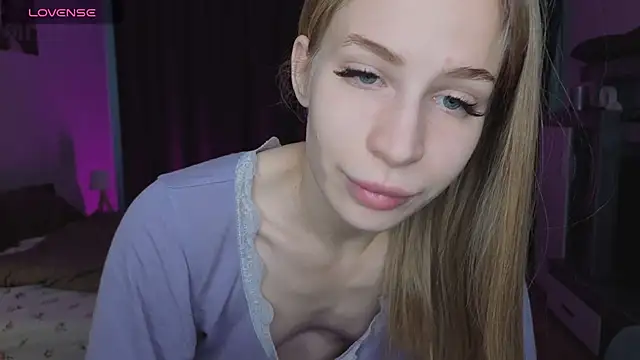 Snapshot of Elis_Fox chatting on April 19, 10:58 am Elis Fox online show from April 19, 10:58 am