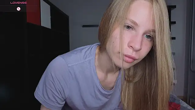 Snapshot of Elis_Fox chatting on June 15, 8:05 am Elis Fox online show from June 15, 8:05 am