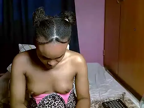 Queen petite  online show from June 29, 5:03 am