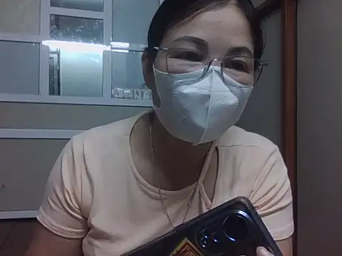 Snapshot of MaiHuong77 chatting on October 15, 10:59 am MaiHuong77 online show from October 15, 10:59 am