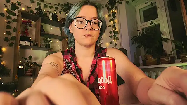 Snapshot of alisahug chatting on December 6, 8:29 pm alisahug online show from December 6, 8:29 pm