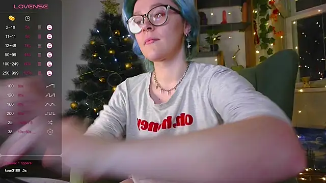 Snapshot of alisahug chatting on December 11, 7:03 pm alisahug online show from December 11, 7:03 pm