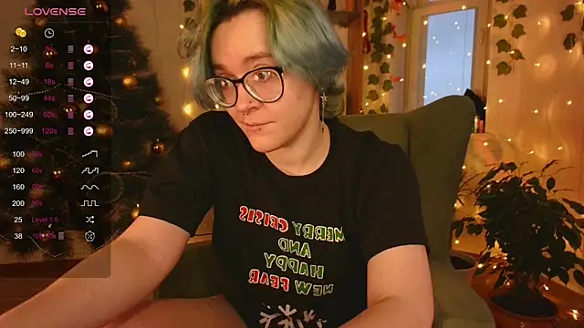 Snapshot of alisahug chatting on December 12, 10:56 am alisahug online show from December 12, 10:56 am