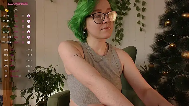 Snapshot of alisahug chatting on December 29, 8:00 am alisahug online show from December 29, 8:00 am