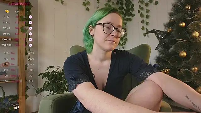 Snapshot of alisahug chatting on January 10, 7:57 am alisahug online show from January 10, 7:57 am