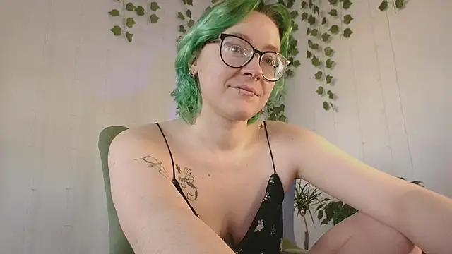 Snapshot of alisahug chatting on January 15, 7:05 am alisahug online show from January 15, 7:05 am