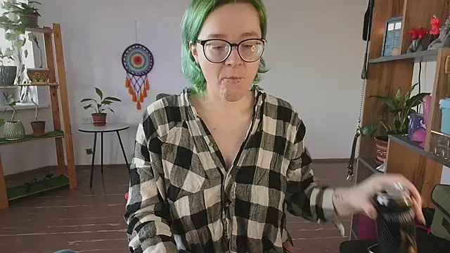 Snapshot of alisahug chatting on January 18, 7:07 am alisahug online show from January 18, 7:07 am