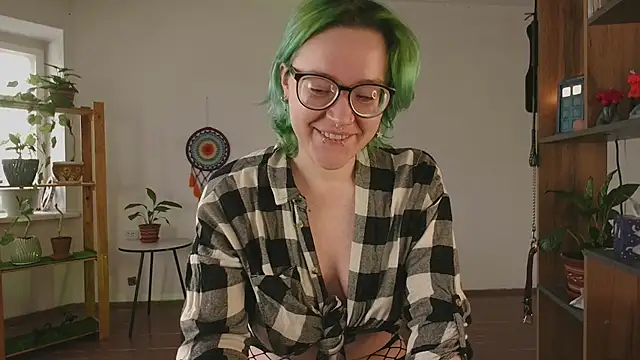 Snapshot of alisahug chatting on January 18, 10:17 am alisahug online show from January 18, 10:17 am