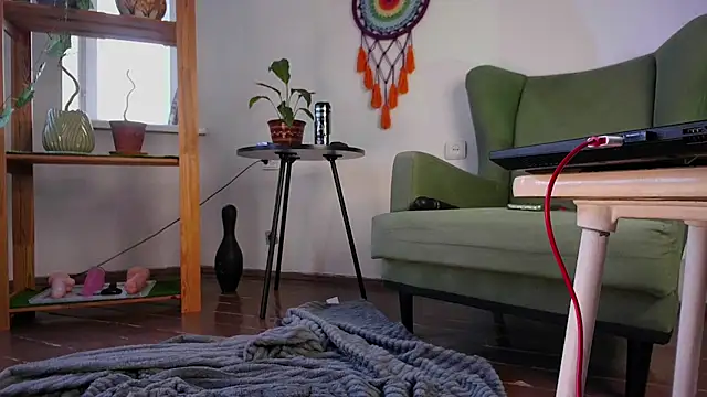 Snapshot of alisahug chatting on January 23, 10:54 am alisahug online show from January 23, 10:54 am