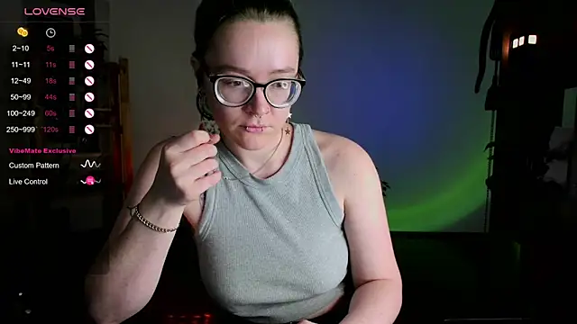 Snapshot of alisahug chatting on January 25, 4:35 pm alisahug online show from January 25, 4:35 pm