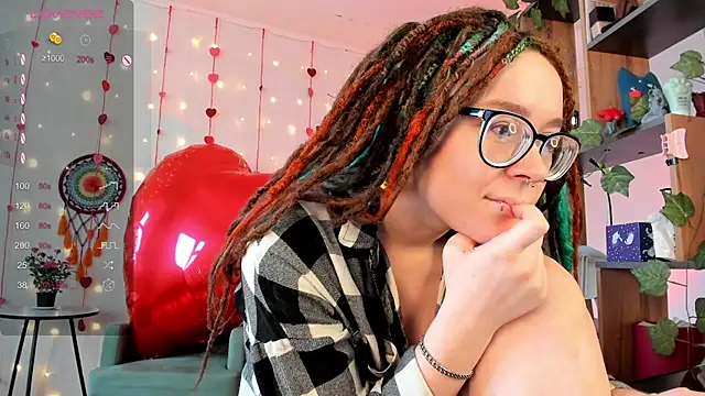 Snapshot of alisahug chatting on February 7, 10:29 am alisahug online show from February 7, 10:29 am