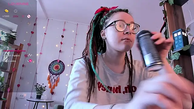 Snapshot of alisahug chatting on February 10, 6:20 am alisahug online show from February 10, 6:20 am