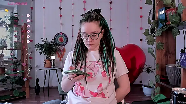 Snapshot of alisahug chatting on February 14, 5:19 am alisahug online show from February 14, 5:19 am