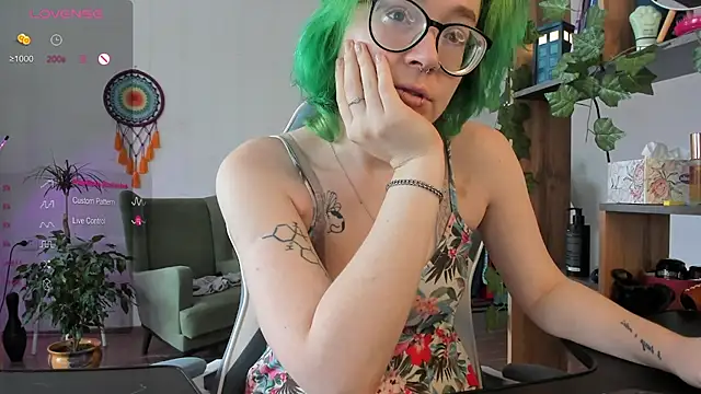 Snapshot of alisahug chatting on March 2, 8:16 am alisahug online show from March 2, 8:16 am