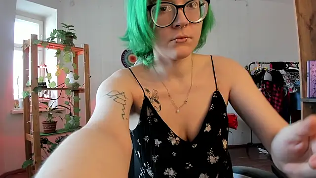 Snapshot of alisahug chatting on March 4, 7:41 am alisahug online show from March 4, 7:41 am