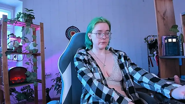 Snapshot of alisahug chatting on March 11, 4:10 am alisahug online show from March 11, 4:10 am