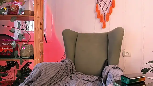 Snapshot of alisahug chatting on March 17, 8:40 am alisahug online show from March 17, 8:40 am