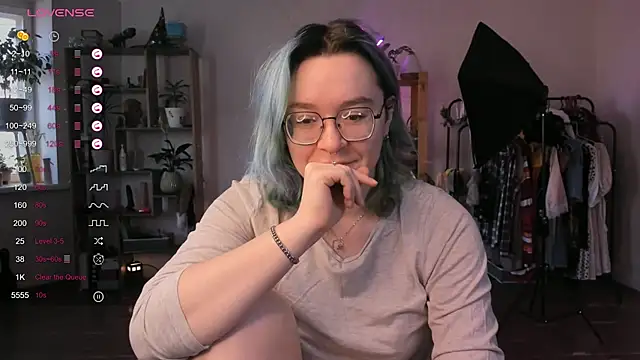 Snapshot of alisahug chatting on September 20, 6:25 am alisahug online show from September 20, 6:25 am