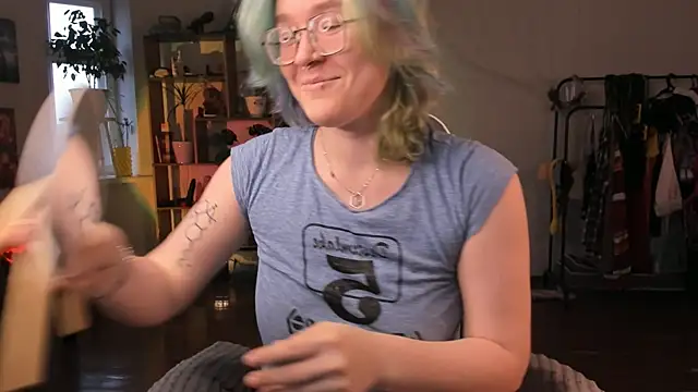 Snapshot of alisahug chatting on September 30, 12:21 pm alisahug online show from September 30, 12:21 pm