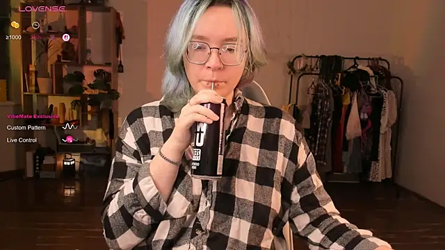 Snapshot of alisahug chatting on October 2, 3:30 pm alisahug online show from October 2, 3:30 pm