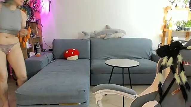 Snapshot of alisahug chatting on October 15, 10:15 am alisahug online show from October 15, 10:15 am