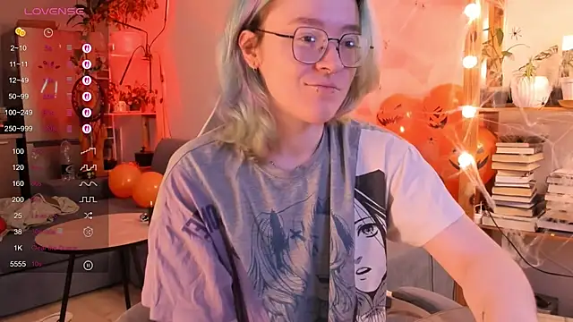 Snapshot of alisahug chatting on October 23, 8:35 am alisahug online show from October 23, 8:35 am