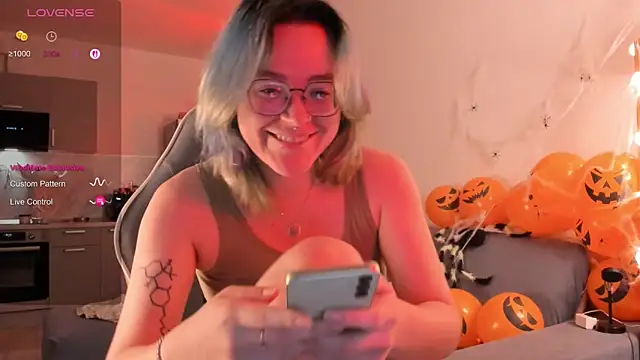 Snapshot of alisahug chatting on October 24, 7:38 am alisahug online show from October 24, 7:38 am