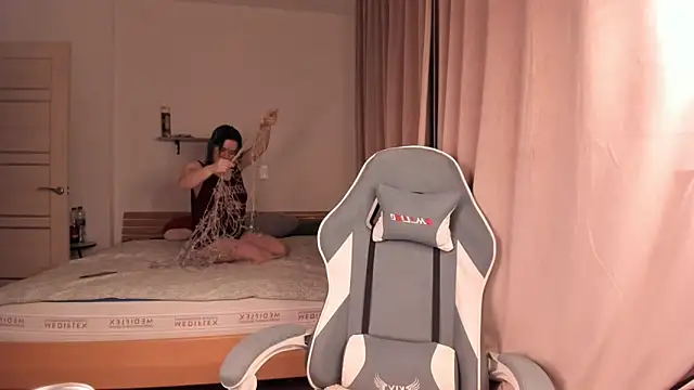 Snapshot of alisahug chatting on November 30, 2:54 pm alisahug online show from November 30, 2:54 pm