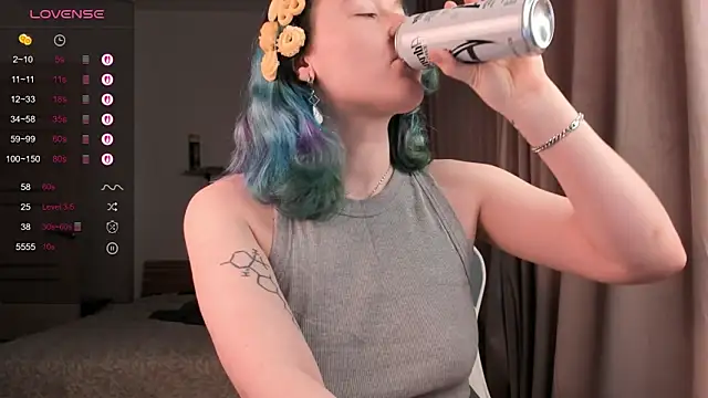 Snapshot of alisahug chatting on December 1, 10:09 am alisahug online show from December 1, 10:09 am