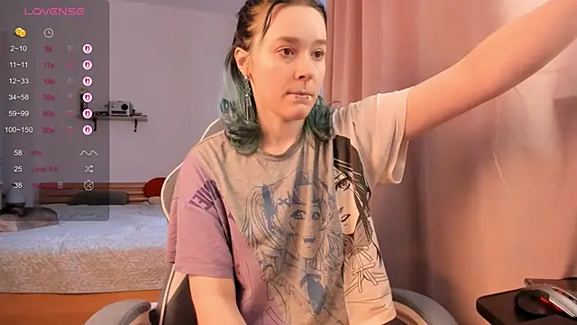 Snapshot of alisahug chatting on December 15, 10:08 am alisahug online show from December 15, 10:08 am