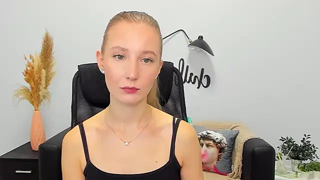 Snapshot of LolaWilsons chatting on January 21, 10:19 am LolaWilsons online show from January 21, 10:19 am