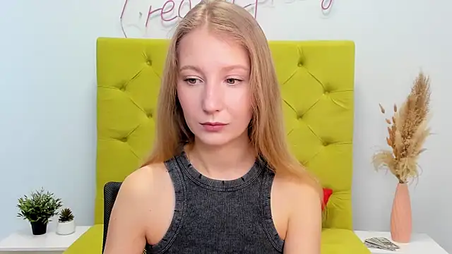 Snapshot of LolaWilsons chatting on February 12, 7:25 am LolaWilsons online show from February 12, 7:25 am