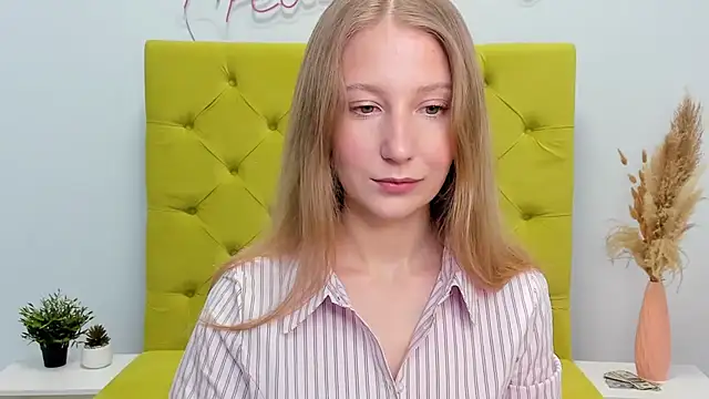 Snapshot of LolaWilsons chatting on February 16, 6:31 am LolaWilsons online show from February 16, 6:31 am
