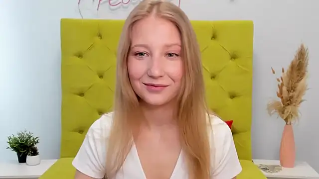 Snapshot of LolaWilsons chatting on February 27, 7:19 am LolaWilsons online show from February 27, 7:19 am