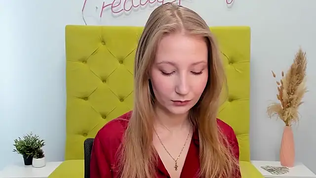 Snapshot of LolaWilsons chatting on March 6, 7:16 am LolaWilsons online show from March 6, 7:16 am