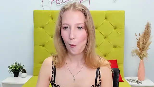 Snapshot of LolaWilsons chatting on March 19, 7:23 am LolaWilsons online show from March 19, 7:23 am