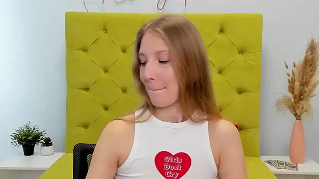 Snapshot of LolaWilsons chatting on March 25, 7:14 am LolaWilsons online show from March 25, 7:14 am