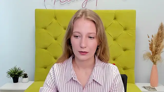 Snapshot of LolaWilsons chatting on March 27, 7:25 am LolaWilsons online show from March 27, 7:25 am