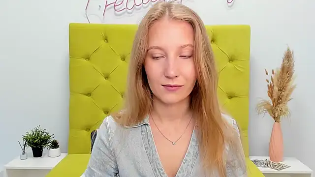 Snapshot of LolaWilsons chatting on May 16, 10:36 am LolaWilsons online show from May 16, 10:36 am