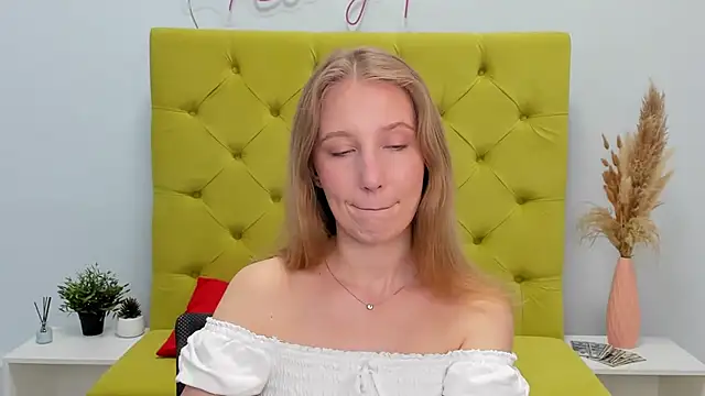 Snapshot of LolaWilsons chatting on May 20, 6:52 am LolaWilsons online show from May 20, 6:52 am