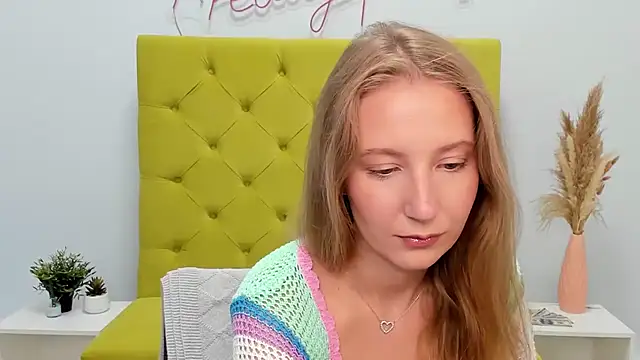 Snapshot of LolaWilsons chatting on June 9, 6:36 am LolaWilsons online show from June 9, 6:36 am