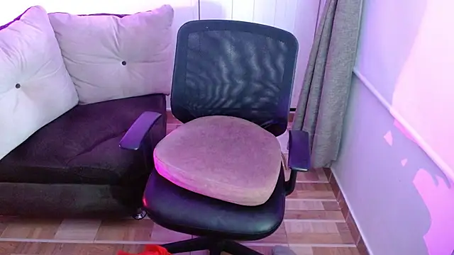 milfrousse online show from October 6, 10:02 am