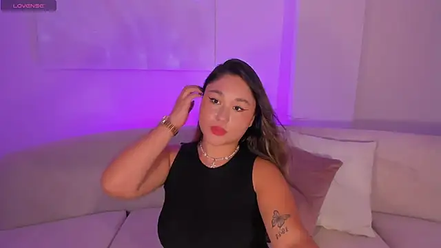 SamanthaConnor  online show from March 4, 8:05 pm