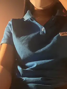 Snapshot of Tuongvy05 chatting on April 1, 4:15 pm Tuongvy05 online show from April 1, 4:15 pm